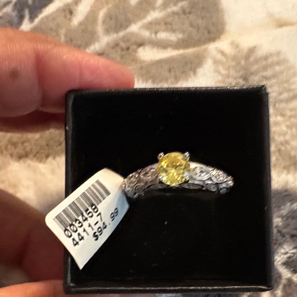 Elegant Silver Ring with Yellow Gemstone
